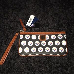 NWT Dooney & Bourke Steelers Clutch